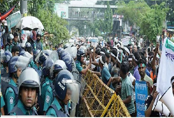 শাহবাগে ৬ ঘণ্টার অবরোধে তীব্র যানজট, ভোগান্তিতে নগরবাসী