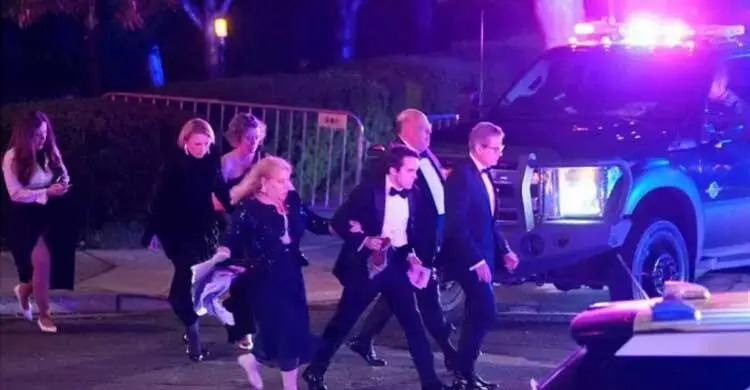 নৈশভোজের সময় বিকট শব্দ:  নিরাপদ স্থানে সরিয়ে নেওয়া হলো ডোনাল্ড ট্রাম্পকে