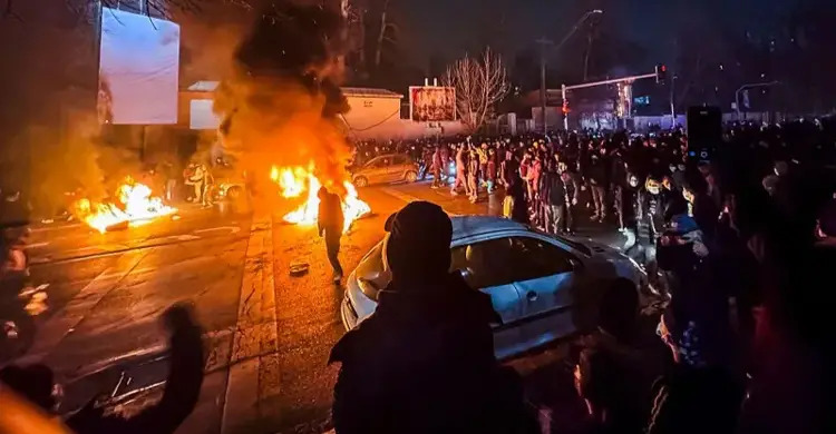 যুক্তরাষ্ট্র হামলা চালালে পাল্টা জবাব দেওয়ার হুমকি ইরানের