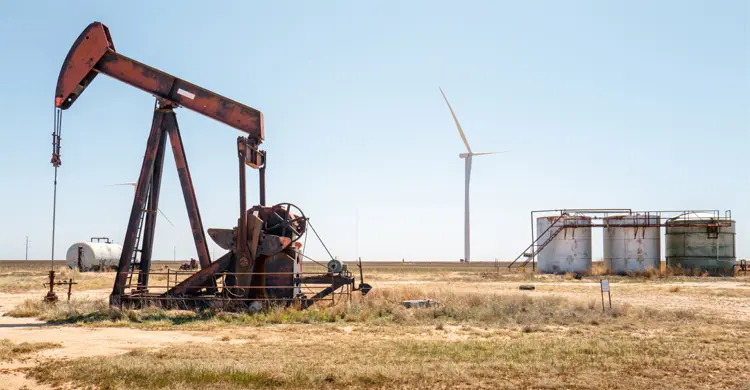 বিশ্ববাজারে তেলের দাম ২.৫ শতাংশ বেড়ে প্রায় ১০৫ ডলারের কাছাকাছি