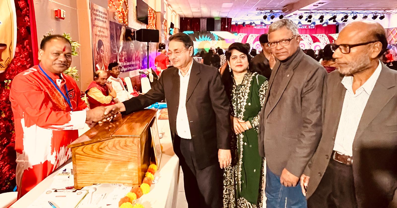 নিউইয়র্কে দুর্গাপূজা উপলক্ষে যুক্তরাষ্ট্র আওয়ামী লীগ নেতৃবৃন্দের শুভেচ্ছা বিনিময়