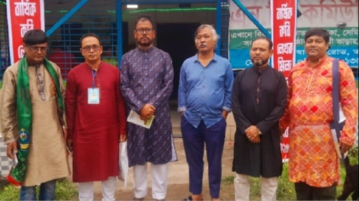 রংপুর তাজহাট জমিদার বাড়িতে সাফল্য সাহিত্য সংস্কৃতি পরিবার এর ১০ ম প্রতিষ্ঠা বার্ষিক উপলক্ষে লেখক -পাঠক মিলন মেলা অনুষ্ঠিত