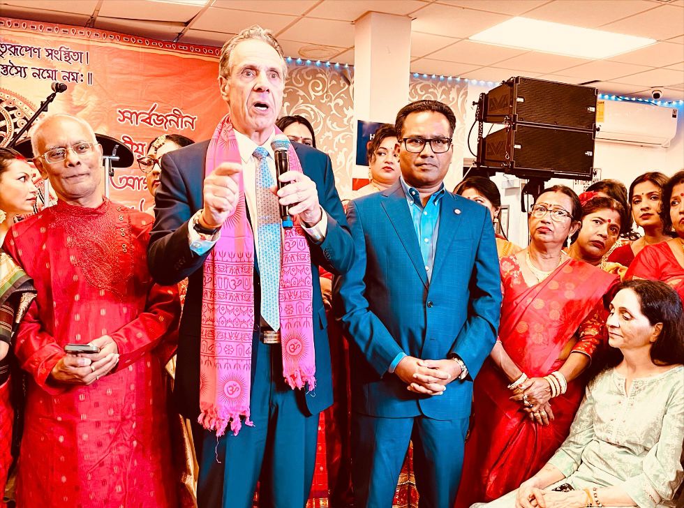 নিউইয়র্ক সিটি মেয়র নির্বাচনে হিন্দু কমিউনিটির পক্ষে অ্যান্ড্রু কোমোকে আনুষ্ঠানিক সমর্থন — বেদান্ত সোসাইটির দুর্গোৎসবে গুরুত্বপূর্ণ রাজনৈতিক ঘোষণা