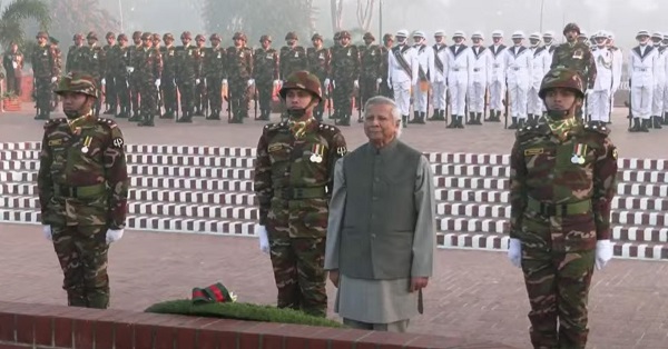 বিজয় দিবসে স্মৃতিসৌধে প্রধান উপদেষ্টার শ্রদ্ধা