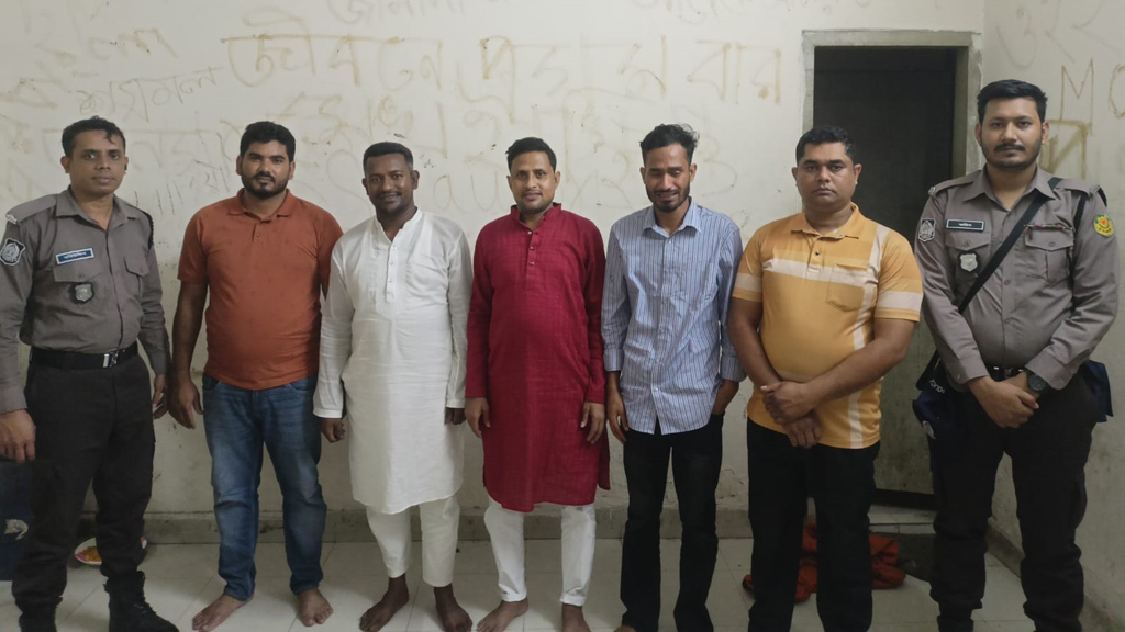 ঢাকার আগারগাঁওয়ে আওয়ামী লীগের ঝটিকা মিছিল থেকে ৫ জনকে গ্রেপ্তার