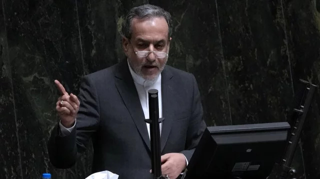 ইরানে হামলা হলে মধ্যপ্রাচ্যের আমেরিকান ঘাঁটিতে আঘাত হানবে ইরান: আব্বাস আরাঘচি