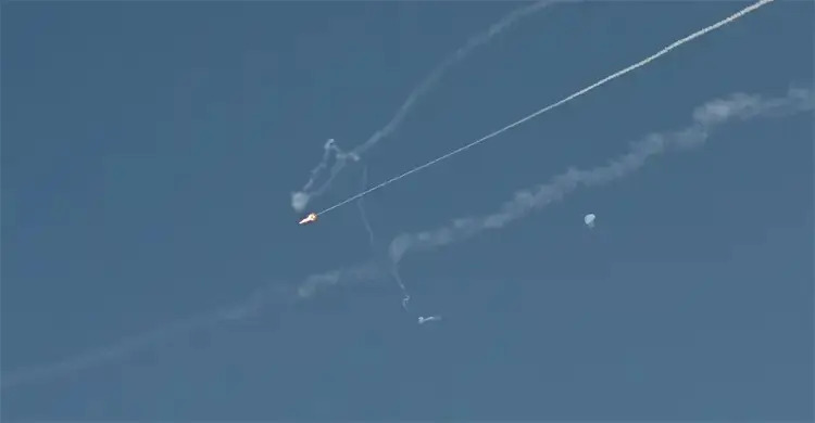 কাতারের আকাশে শোনা গেছে একাধিক বিস্ফোরণের শব্দ