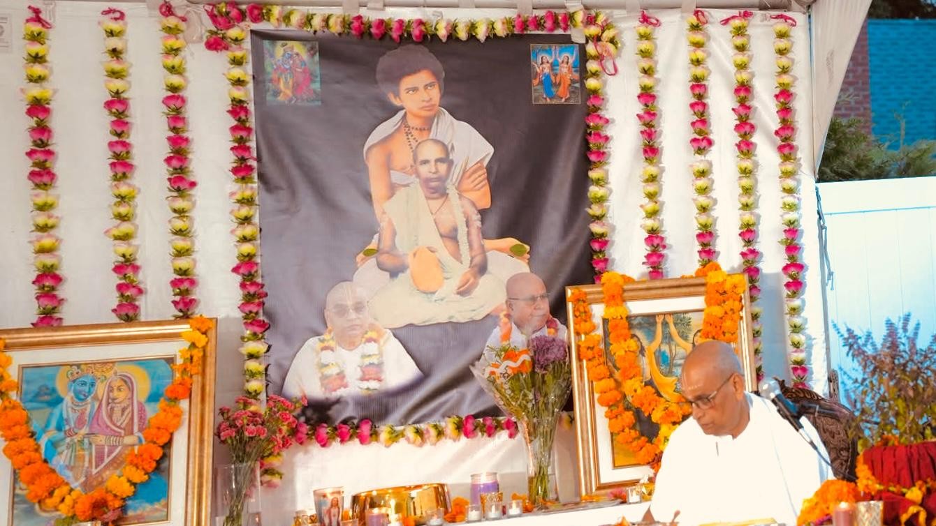 নিউইয়র্কে কৃষ্ণ গৌর জগৎবন্ধু সুন্দরের লীলাকথা পরিবেশনা: ব্রজলীলা-গৌরলীলায় মুখরিত হল ভক্তিময় সন্ধ্যা