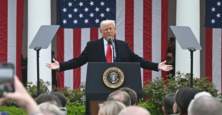 যুক্তরাষ্ট্রের প্রত্যেক নাগরিককে ২০০০ ডলার লভ্যাংশ দেওয়ার ঘোষণা ডোনাল্ড ট্রাম্পের