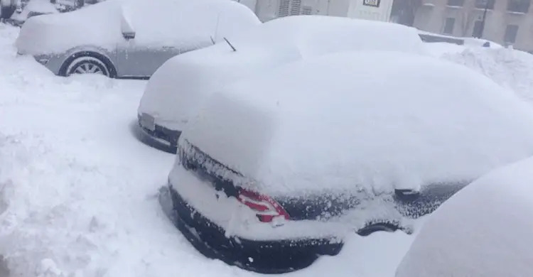 তুষারঝড়ের পরও ভোগান্তি: নিউইয়র্কে বরফ পরিষ্কার না করায় শত শত জরিমানা