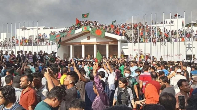 বিশ্বের প্রথম জেন-জি প্রভাবিত নির্বাচন বাংলাদেশে: রয়টার্সের প্রতিবেদন