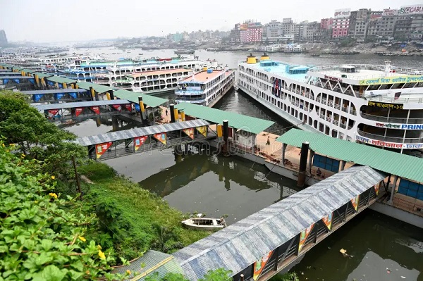 ঘূর্ণিঝড় ‘ডানা’র প্রভাবে ঢাকা থেকে বিভিন্ন রুটে লঞ্চ চলাচল বন্ধ