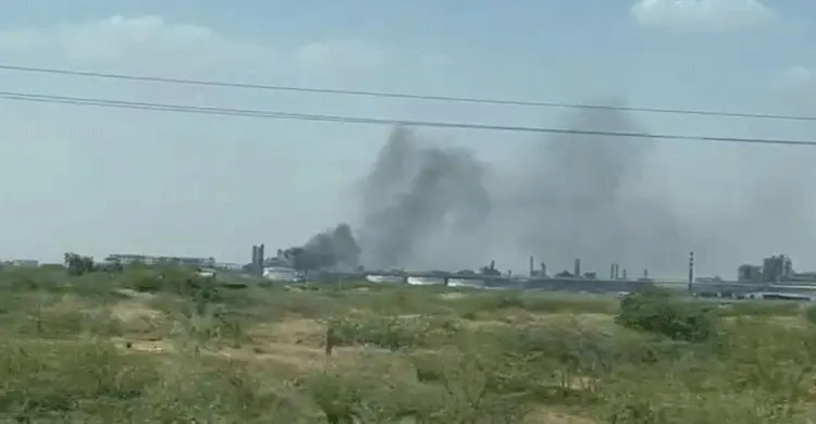 নরেন্দ্র মোদীর উদ্বোধনের ঠিক একদিন আগেই রাজস্থানের তেল শোধনাগারে ভয়াবহ আগুন