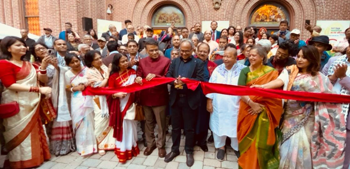 আগামী ৩৫ বছরে আমেরিকার সমাজ-সংস্কৃতির অপরিহার্য অংশ হবে বাংলাদেশিরা: বই, সংস্কৃতি ও প্রযুক্তির মেলবন্ধনে নতুন প্রজন্মকে নিয়ে ব্যতিক্রমধর্মী আয়োজন— রেহমান সোবহান