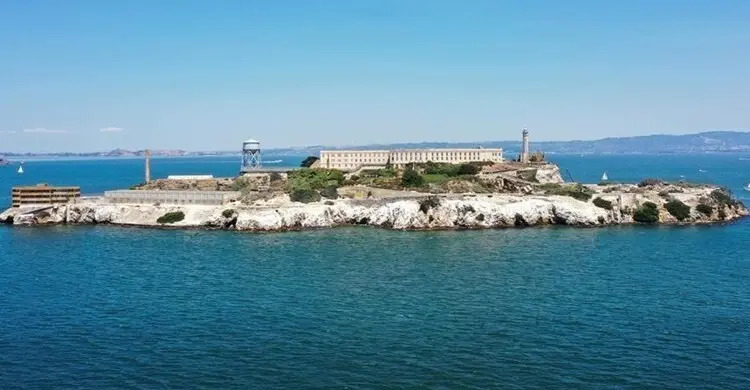 আলোচিত ‘আলকাট্রাজ’কে আবারও ‘কারাগারে’ রূপ দিতে চান ডোনাল্ড ট্রাম্প