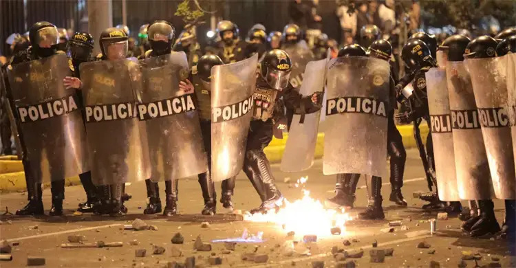 জেন-জি বিক্ষোভে উত্তাল পেরু: জরুরি অবস্থা ঘোষণা রাজধানীতে