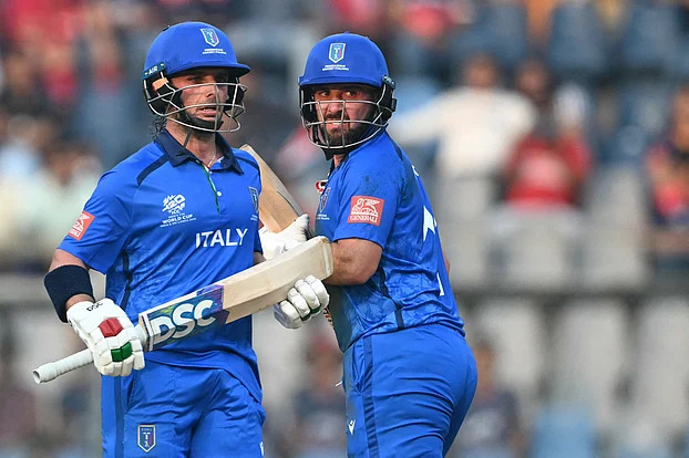 ১যুগ পর উমর আকমল আর কামরান আকমলের জুটি ভাঙলেন জাস্টিন মস্কা আর অ্যান্টনি মস্কা