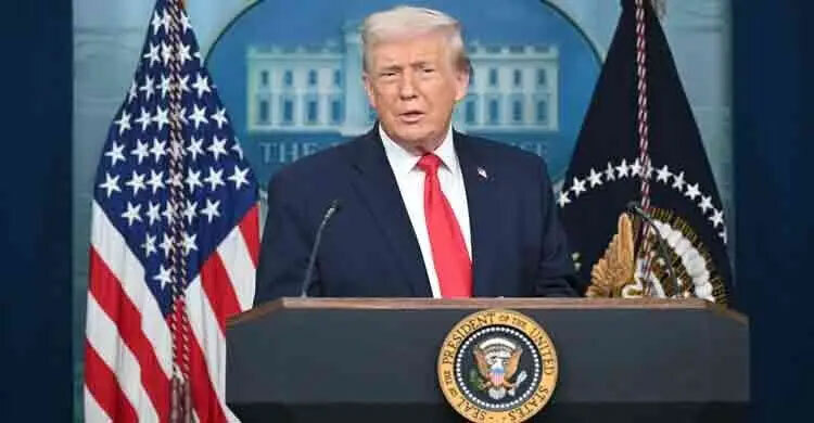 ইরানের জ্বালানি স্থাপনায় হামলা আরও ১০ দিন স্থগিত রাখার ঘোষণা ডোনাল্ড ট্রাম্পের