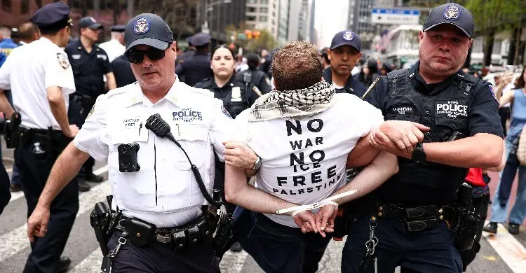 যুদ্ধবিরোধী বিক্ষোভ: নিউইয়র্কে আটক ১০০