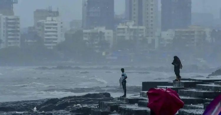 প্রবল ঘূর্ণিঝড়ে রূপ নিয়েছে ‘শক্তি’, সতর্কতা জারি ভারতে